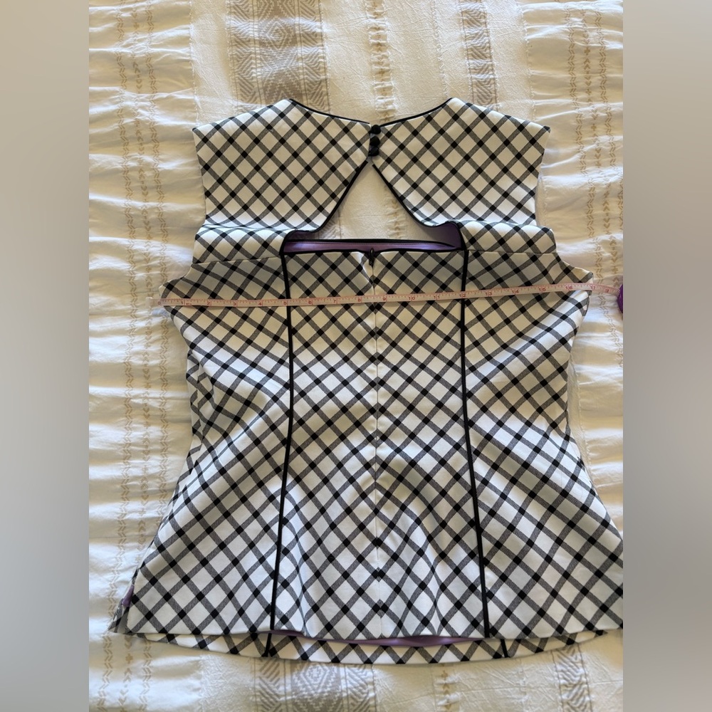 Chic Checkered Sleeveless Top - Picture 7 of 7
